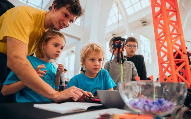 Humanoidní robot, řemesla i technologie - světový festival Maker Faire zavítá již počtvrté do Olomouce