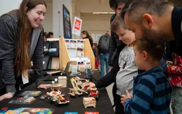 Humanoidní robot, řemesla i technologie - světový festival Maker Faire zavítá již počtvrté do Olomouce