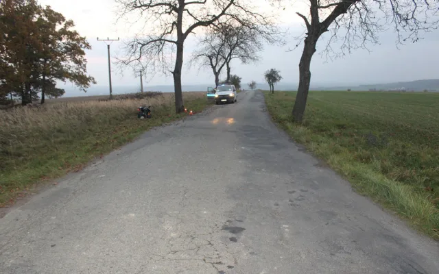 Na Litovelsko startoval záchranářský vrtulník, dívka na motorce narazila do stromu