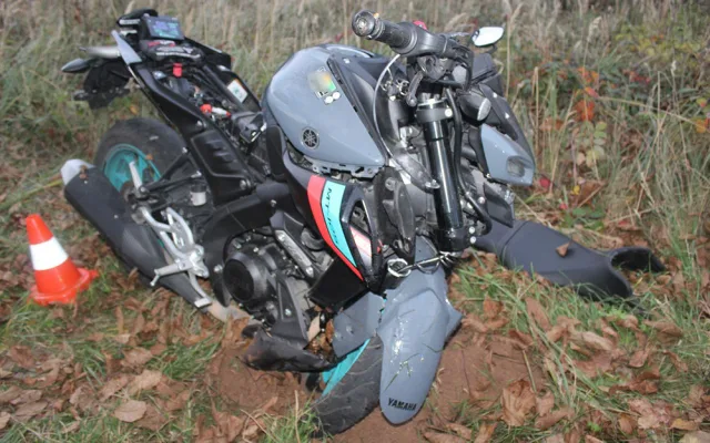 Na Litovelsko startoval záchranářský vrtulník, dívka na motorce narazila do stromu