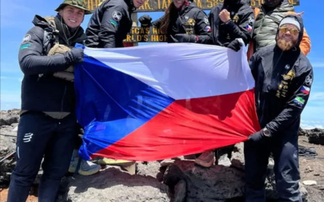 Na Kilimandžáro vyběhli za 23 hodin. Teď čeká českou expedici otužilecký výstup na Fuji