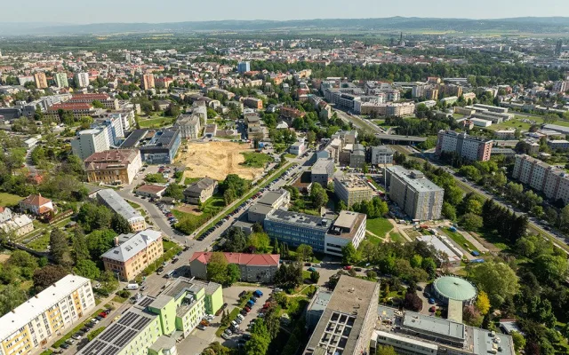 Olomoucká fakultní nemocnice vylepšila navigační systém, s orientací pomůže i oblíbená aplikace