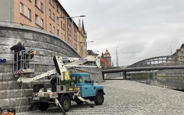 Vážnost i empatie. Profesora Jařaba budou v Olomouci připomínat bronzové pamětní desky