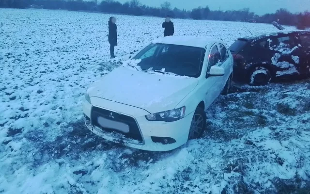 Sníh zkomplikoval dopravu na Šternbersku, u Horní Loděnice stojí kolona aut