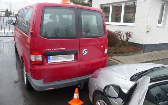 Řidič s téměř třemi promile boural ve Zlatých Horách. Další den sedl za volant opět notně opilý