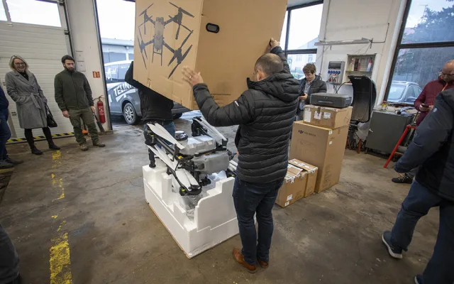 Do bitev s komáry povolali na Litovelsku speciální dron. Postřikem ošetří obrovské plochy