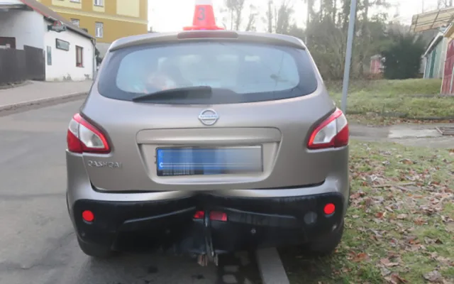 Devatenáctiletý řidič v Hranicích srazil seniora, neviděl ho přes námrazu na čelním skle