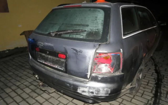 Opilý řidič pod vlivem marihuany za sebou v Doloplazech nechal spoušť. Neměl řidičák, techničák ani SPZ