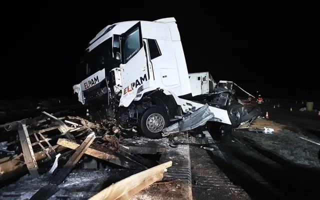 Kamion dostal smyk, na Přerovsku zablokoval dálnici D1 ve směru na Ostravu