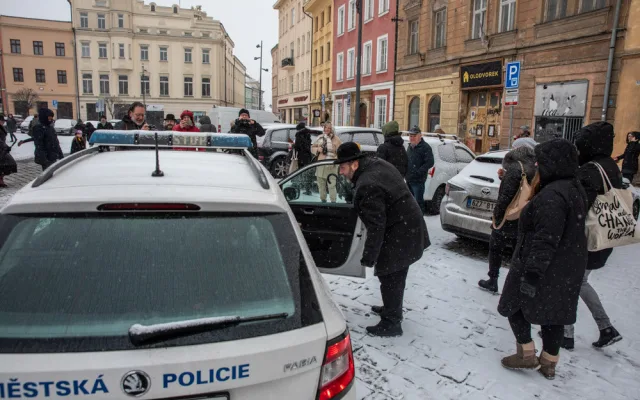 FOTO A VIDEO: Sníh švihlochodce nezastavil. Olomoucí se propletl bláznivý pochod