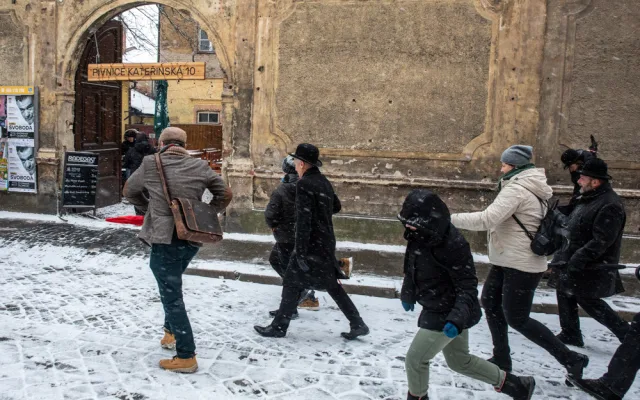 FOTO A VIDEO: Sníh švihlochodce nezastavil. Olomoucí se propletl bláznivý pochod