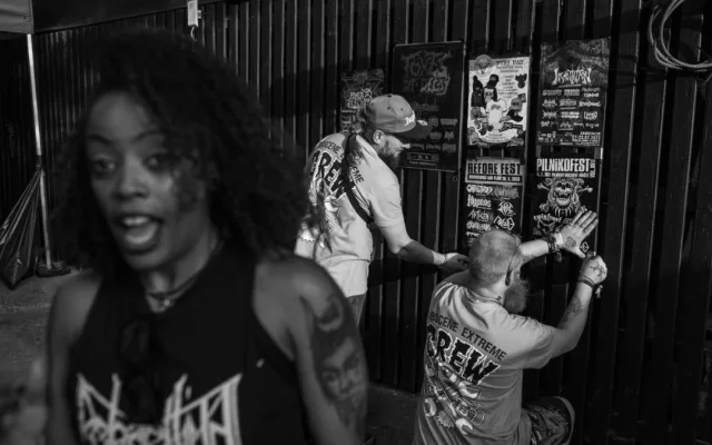 Extrém a obscénnost ve fotografii. Olomoucká galerie chystá výstavu z festivalu tvrdé muziky z Trutnova