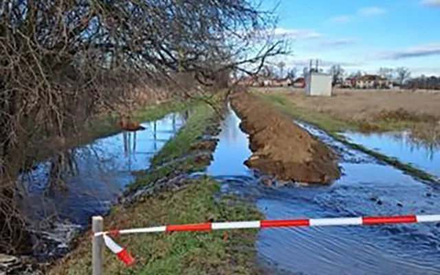 Záplava na okraji Prostějova: firma u potoka nestihla dokončit výkopové práce, u stavidla to nevěděli