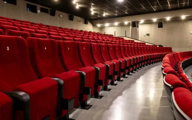 Olomoucké kino Metropol má nové sedačky, v předsálí vznikl druhý bar. Loni přilákalo 60 tisíc diváků