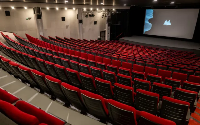 Olomoucké kino Metropol má nové sedačky, v předsálí vznikl druhý bar. Loni přilákalo 60 tisíc diváků