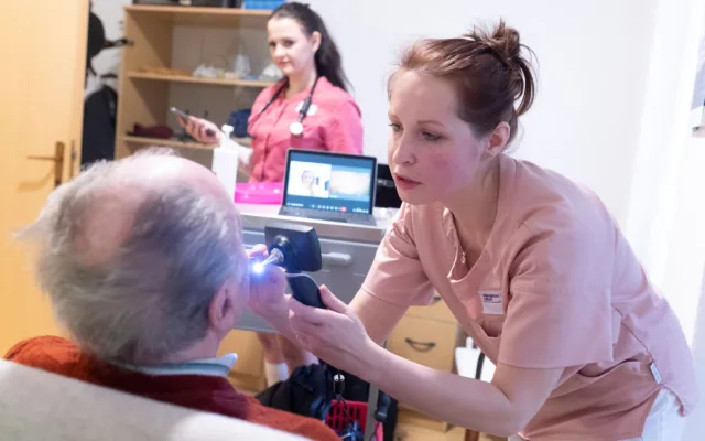 Šumperk, Prostějov, Tovačov, Hrubá Voda. Telemedicína si razí cestu moravskými domovy pro seniory