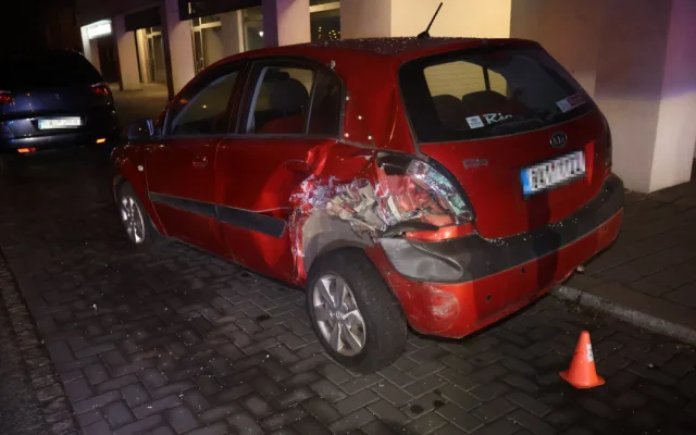 Nezletilý intoxikovaný řidič nad ránem převrátil v Olomouci auto, čtyři lidé utrpěli zranění