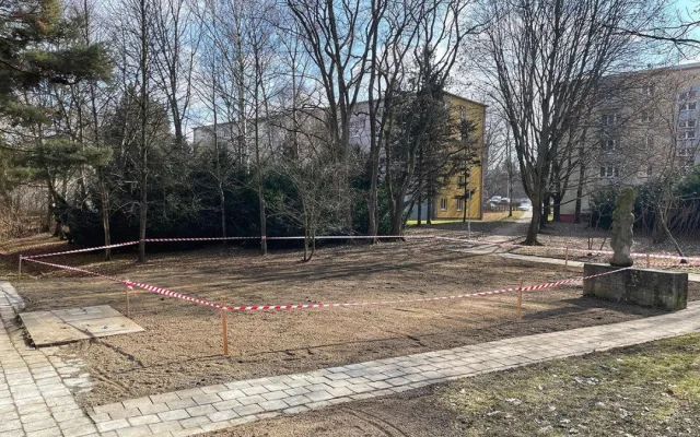 Místo jámy s odpadky bezpečný prostor. Ze sídliště v Olomouci zmizela zpustlá betonová nádrž