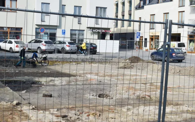 Kamenné studny, starobylá retenční nádrž, řada artefaktů. Průzkum odkrývá základy ghetta v Prostějově