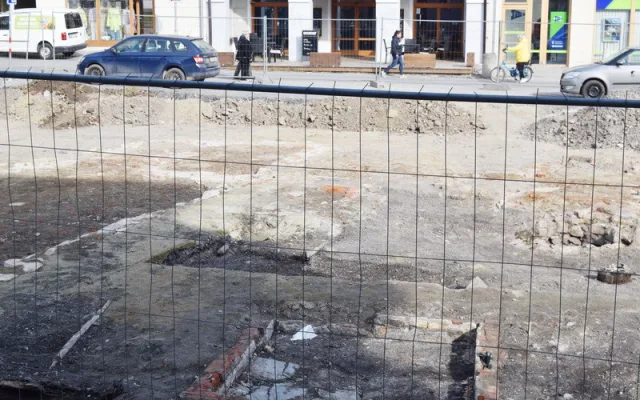 Kamenné studny, starobylá retenční nádrž, řada artefaktů. Průzkum odkrývá základy ghetta v Prostějově