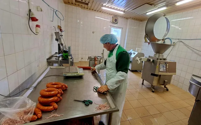 Stroje, suroviny, hotové výrobky, vše vzala voda. Firmu z České Vsi přesto ukrajinští manželé postupně obnovují