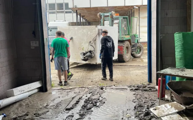 Stroje, suroviny, hotové výrobky, vše vzala voda. Firmu z České Vsi přesto ukrajinští manželé postupně obnovují
