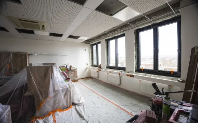 Výměna všech oken i instalace fotovoltaiky. Krajský úřad v Olomouci prochází proměnou