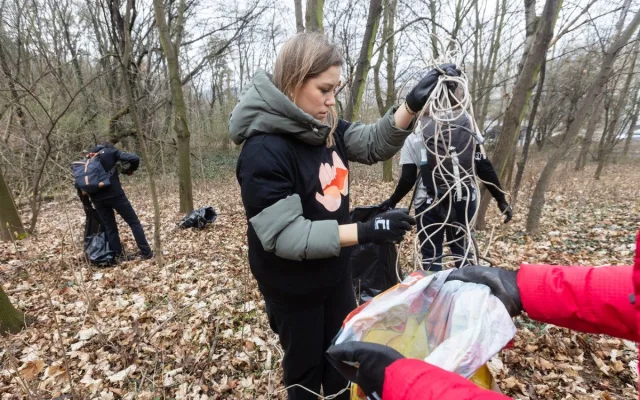 E.ON už podeváté uklízel Česko. Dvě stovky zaměstnanců našly v přírodě zakopané zlato i vyhozený elektroměr