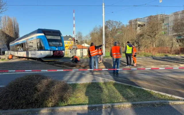 Při havárii vlaku u Šantovky uniklo 400 litrů pohonných hmot. Mlýnský potok a Morava jsou zatím v pořádku