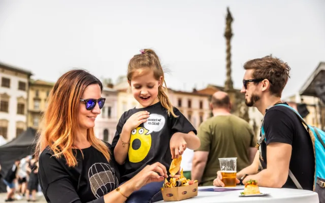 TIP NA VÍKEND: Olomouc o víkendu už poosmé ovládne tvarůžkový festival. Chybět nebudou ani zákusky