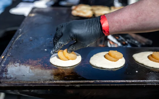 TIP NA VÍKEND: Olomouc o víkendu už poosmé ovládne tvarůžkový festival. Chybět nebudou ani zákusky