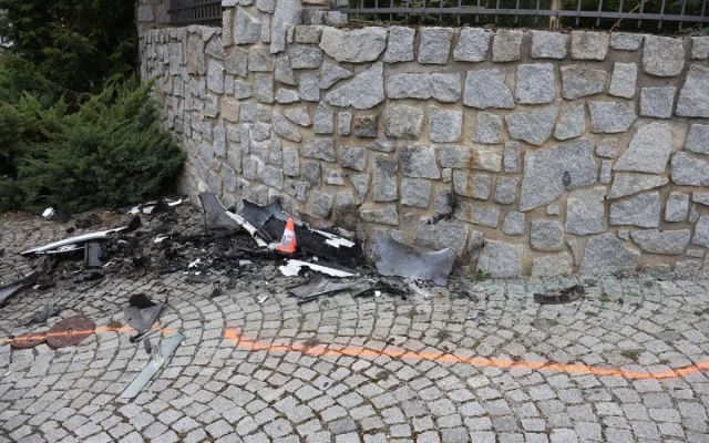 Tragická nehoda v Bohuňovicích. Devětačtyřicetiletý řidič zemřel poté, co s autem vyjel mimo silnici a narazil do zdi