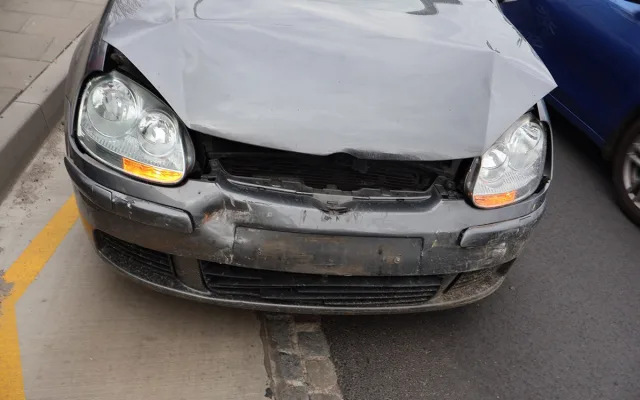 Řidička způsobila v Olomouci řetězovou nehodu, ve stresu od kolize ujela