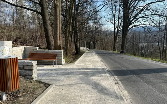 Do lázní v Jeseníku bezpečně. Město dokončilo nových moderní chodník
