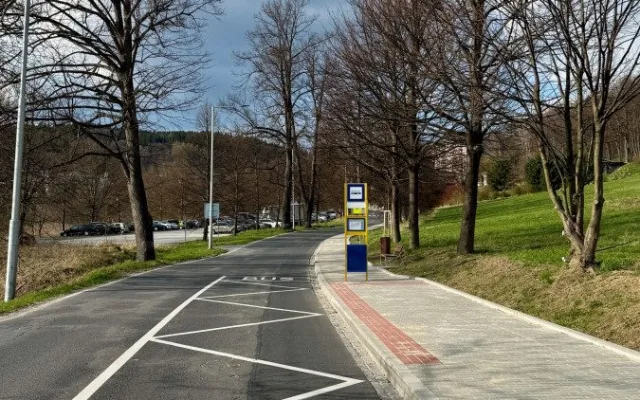 Do lázní v Jeseníku bezpečně. Město dokončilo nových moderní chodník