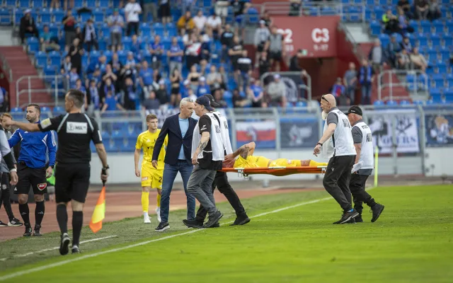 Hvězdu Sigmy čeká operace. Jan Kliment má po duelu s Baníkem zlomenou lýtkovou kost