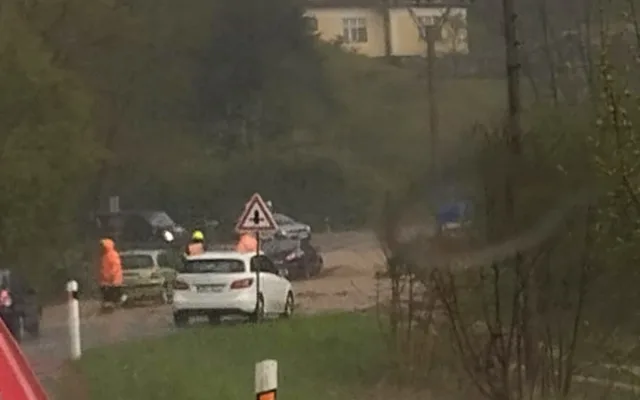 VIDEO: Kroupy a bahno splavené do domů. Silné bouřky zasáhly Hranicko