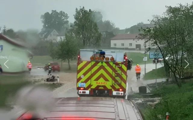 Silné bouřky na Přerovsku. V několika obcích zasahují hasiči