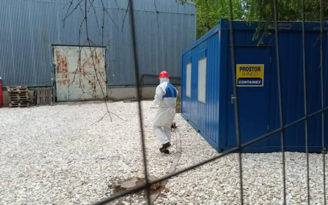 FOTOGALERIE: U Vikantic začala po čtyřiceti letech likvidace skladu jedovatých látek