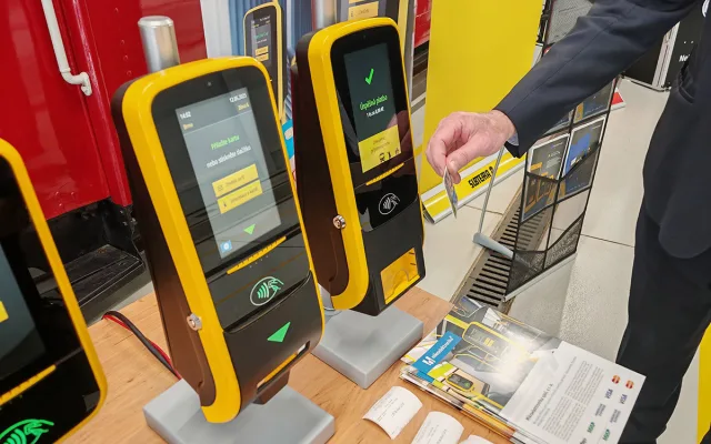 Olomoucká MHD získá do tramvají a autobusů platební terminály nejmodernější generace
