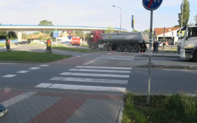 Kamion srazil v Přerově ženu na elektrokoloběžce, letěl pro ni vrtulník. Policie hledá svědky