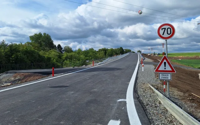 Silnice k Topolanům se otevírá. U Olomouce je hotový most nad budoucí dálnicí
