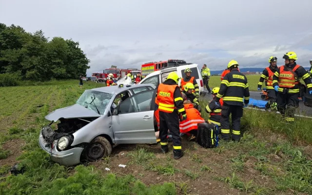 Těžká nehoda u Štěpánova: při střetu dvou aut se zranilo pět dětí a dva dospělí