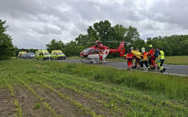 Těžká nehoda u Štěpánova: při střetu dvou aut se zranilo pět dětí a dva dospělí