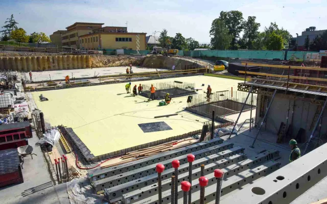 VIDEO: Čtyřmiliardový pavilon FN Olomouc kvapem roste. Zmodernizuje chod nemocnice