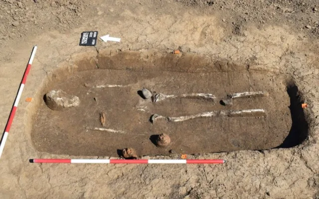 Na Prostějovsku archeologové objevili hrob keltského bojovníka s mečem, kopím a štítem