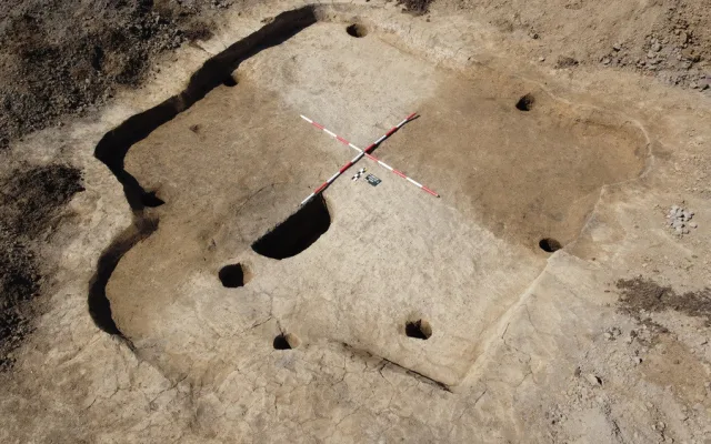 Na Prostějovsku archeologové objevili hrob keltského bojovníka s mečem, kopím a štítem