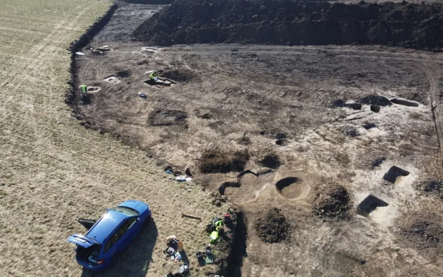 Na Prostějovsku archeologové objevili hrob keltského bojovníka s mečem, kopím a štítem
