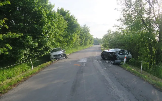 Osmnáctiletá řidička nezvládla na Šumpersku zatáčku a smetla protější auto. Je zraněná