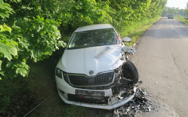 Osmnáctiletá řidička nezvládla na Šumpersku zatáčku a smetla protější auto. Je zraněná